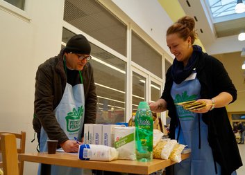 V potravinové sbírce se vybralo 64 krabic potravin