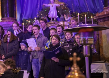 Online koncert Sláva budiž podpořil Sociální automobil