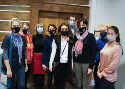 Lidé, kteří stojí za či pomáhají aktivitám Provozu 13 v čele s designérkou Lenkou Srbkovou a ředitelkou Farní charity Česká Lípa Evou Ortovou.