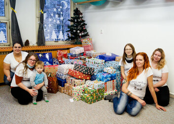 Maminky z centra Slůně hojně obdarovaly naše klienty a jejich děti