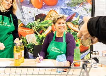 Sbírka potravin v Hypermarketu Albert Borská