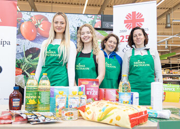 Pomozte naplnit košíky! Sbírka v Albertu na Borské